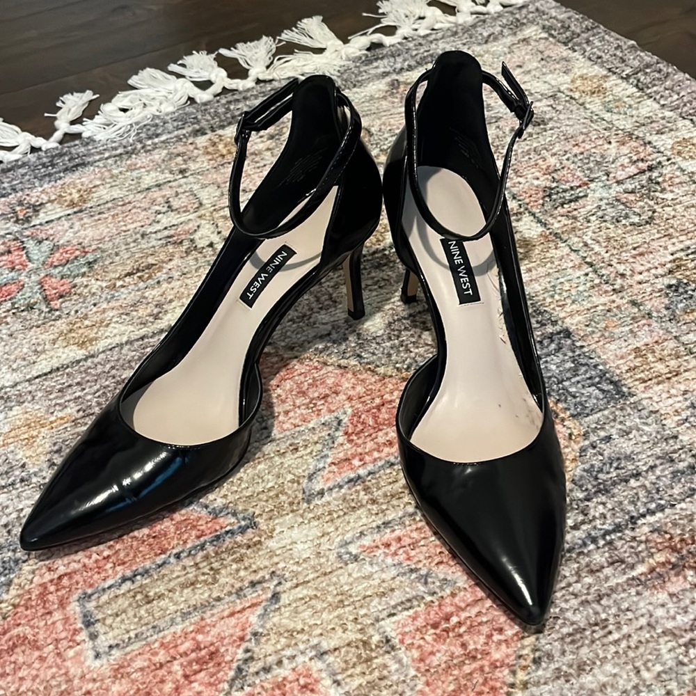 Nine West, black leather 8 1/2 pumps.